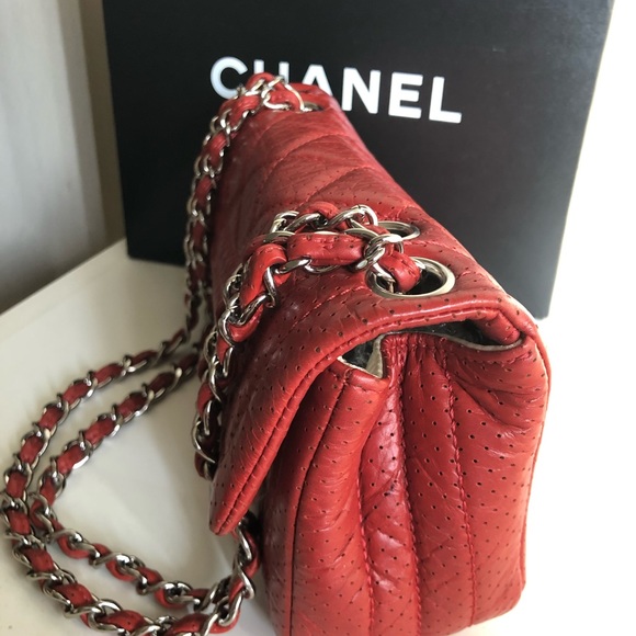 CHANEL RED 2.55 TIMELESS DOUBLE SILVER CHAIN BAG perforated leather - Picture 3 of 12